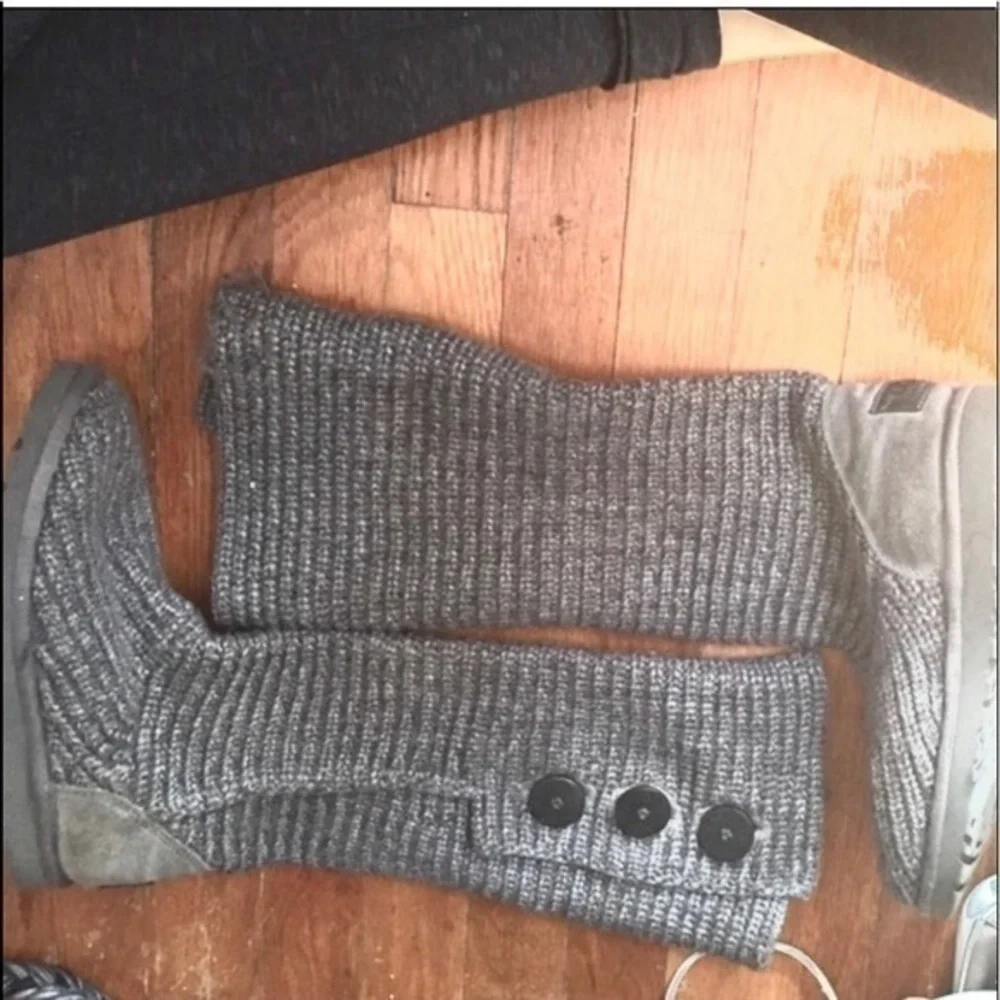UGG cardigan boots women’s size 6